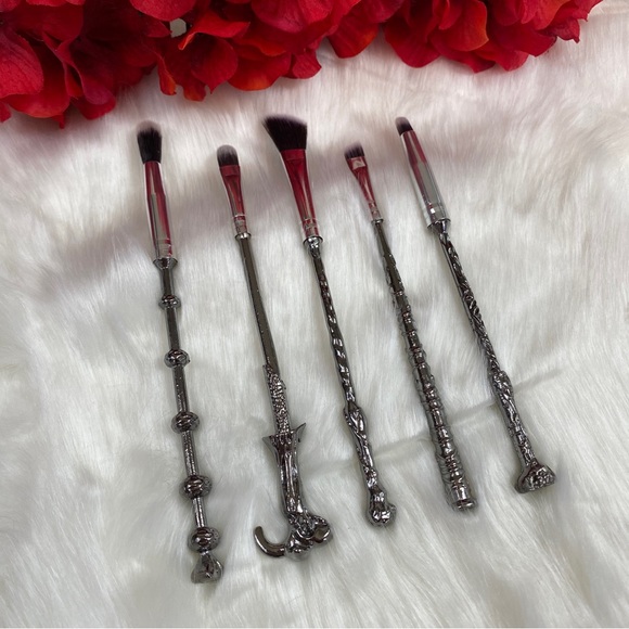 Harry Potter Wand 5 Piece Makeup Brush Set - Picture 8 of 13